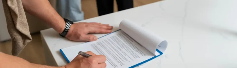 Umowa darowizny lokalu – jakie dokumenty są potrzebne? Koszty darowizny